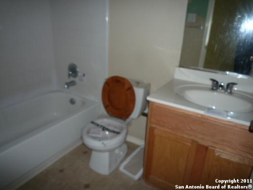Building Photo - 2476 Medina Dr