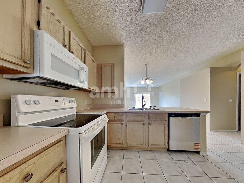 Building Photo - 451 Sand Ridge Dr