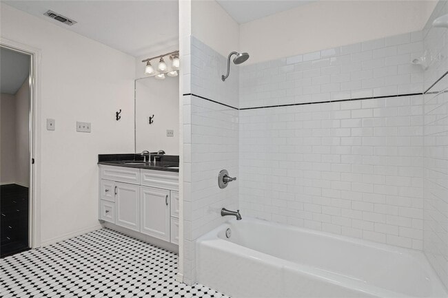 Building Photo - 1801 Broken Shoe Cove