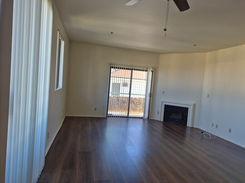 Building Photo - Dicken's Court Apartments