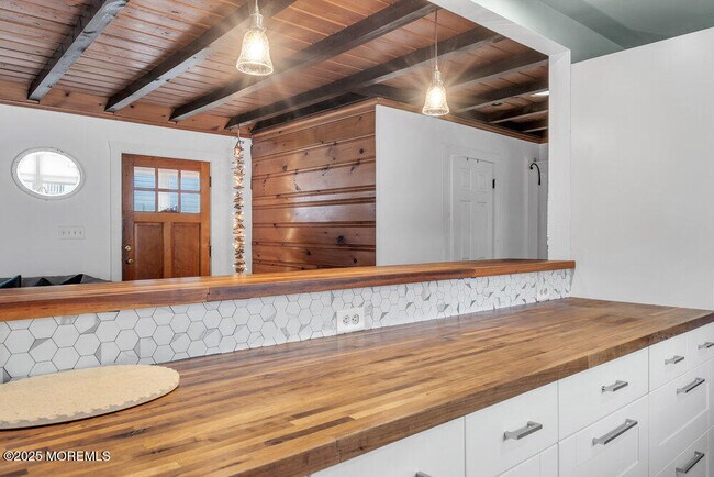 Building Photo - 228 Fischer Blvd