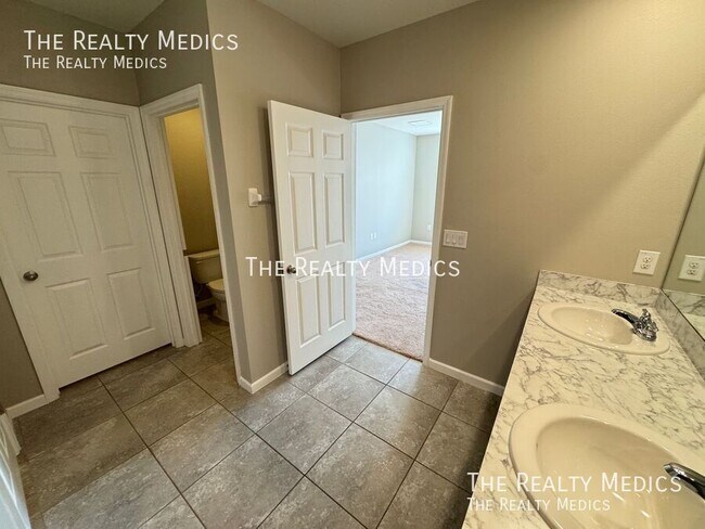 Building Photo - 1028 Salina St SE