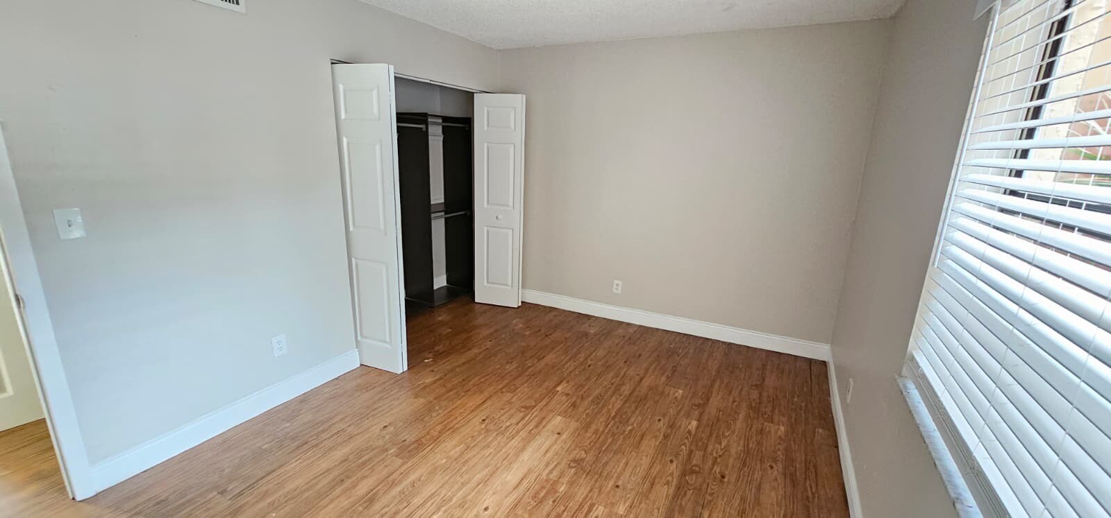 Building Photo - 3400 Foxcroft Rd