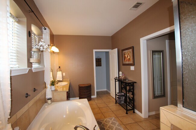 Building Photo - Lease Takeover Opportunity Available: Stun...