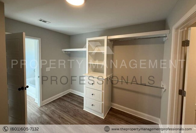 Building Photo - 563 Patrick Farms Dr