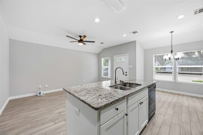 Building Photo - 3425 Mt Pleasant St