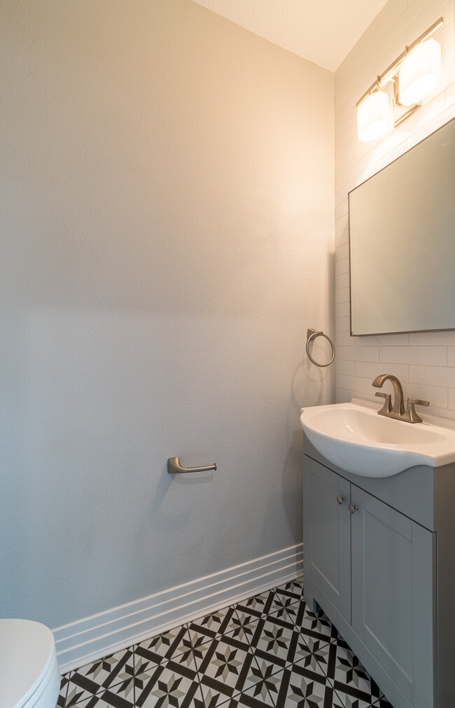 Building Photo - 2325 1st Ave S