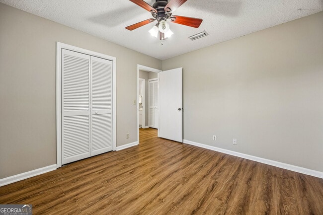 Building Photo - 132 N Woodvalley Dr