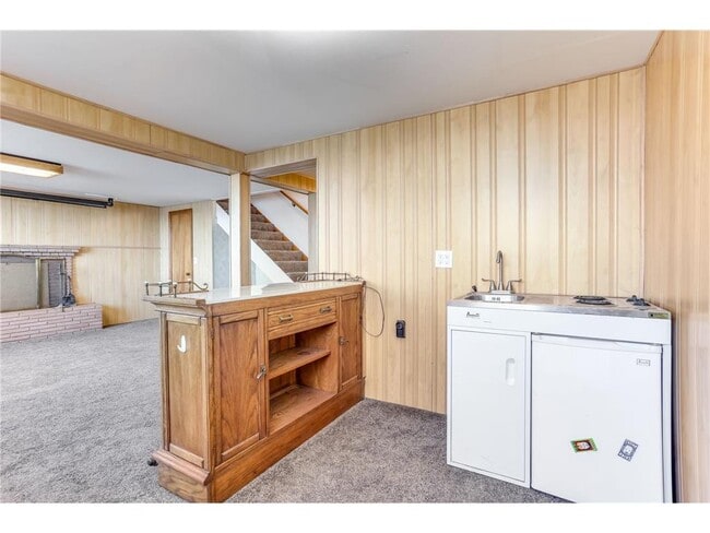 Building Photo - 2331 W Medicine Lake Dr