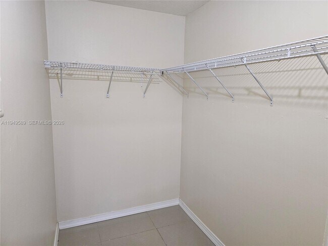 Building Photo - 2911 SE 13th Ave