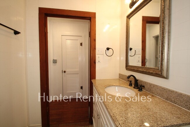 Building Photo - Charming Nolanville Cottage