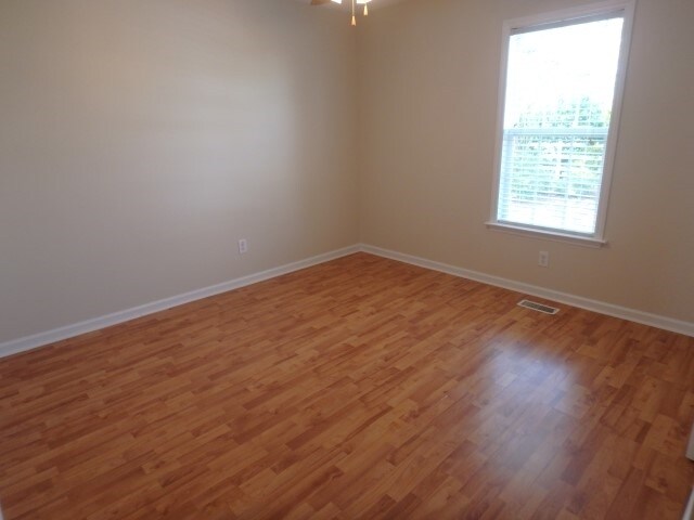 Building Photo - 8 Clarence Ln