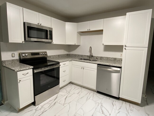 Building Photo - 2840 Edsel Pl