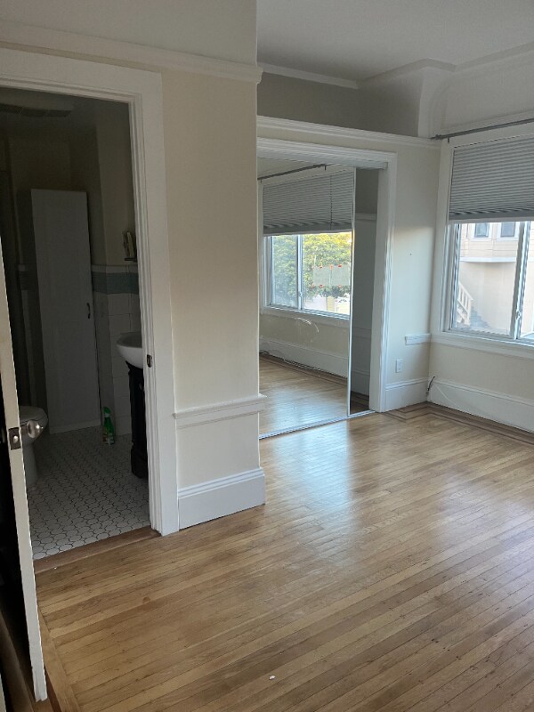 Building Photo - 652 Andover St