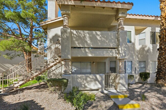 Building Photo - 2 bed, 2 bath Condo Right outside of Summerlin!