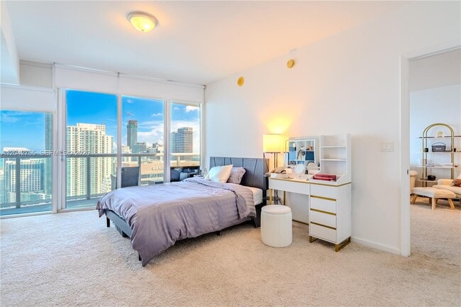 Building Photo - 495 Brickell Ave