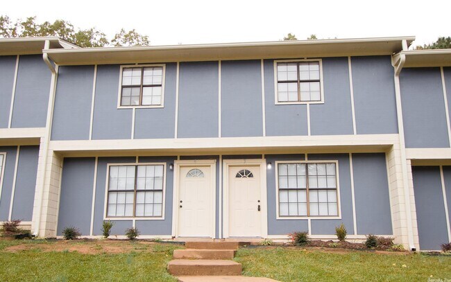 Primary Photo - 1800 Labette Manor Dr