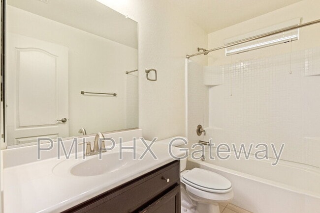 Building Photo - 735 E Constance Wy