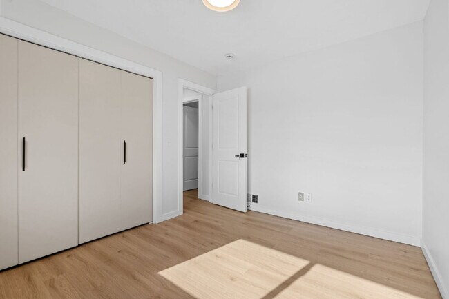 Building Photo - "Charming 4-Bedroom Home with Granite Elegance in Lino Lakes – 2584 Sq Ft of Comfort!"