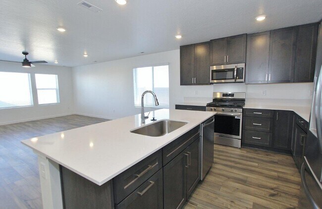 Building Photo - Immaculate Single-Level Home