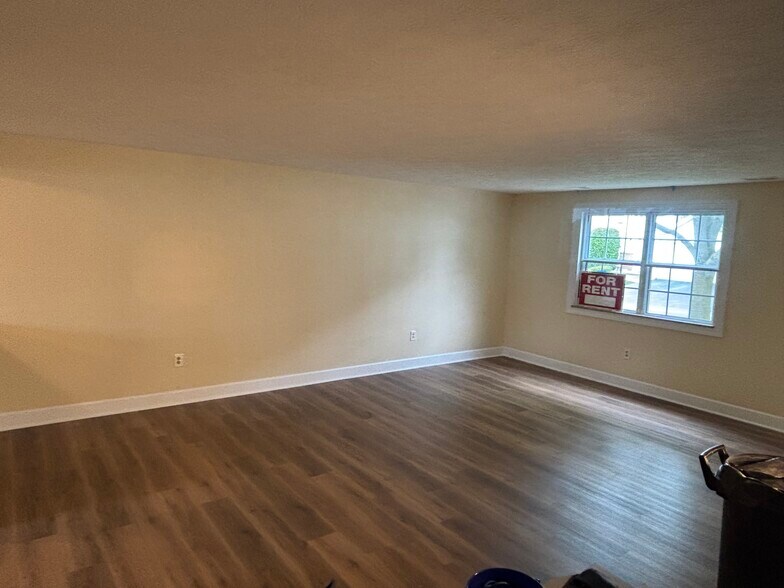 Family Rm - 32 Chestnut Ct