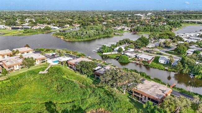 Building Photo - 10192 Seminole Island Dr