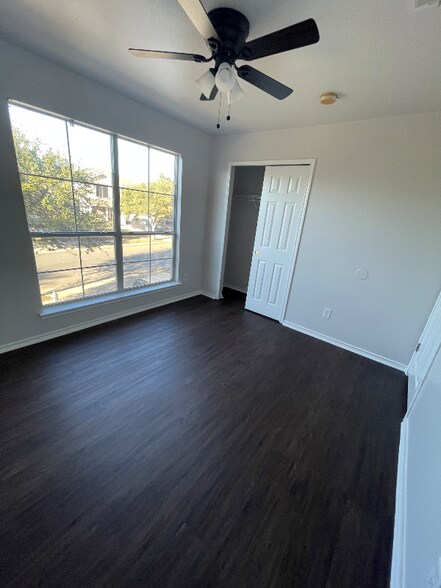 Building Photo - 406 Rustic Stable