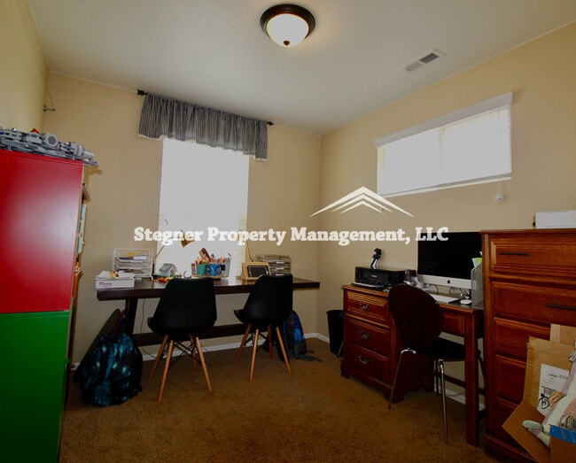 Building Photo - Beautiful Home on Cul-de-sac