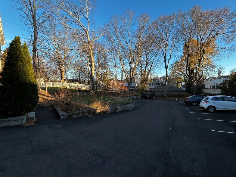 Building Photo - 55 Hale St