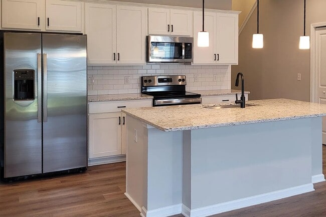 Building Photo - 1221 Ayla Ave