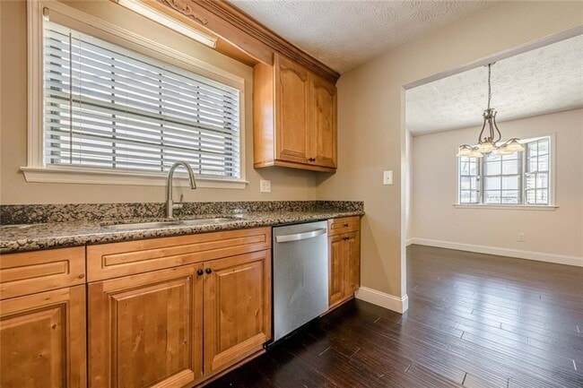 Building Photo - 2491 Redfield Dr