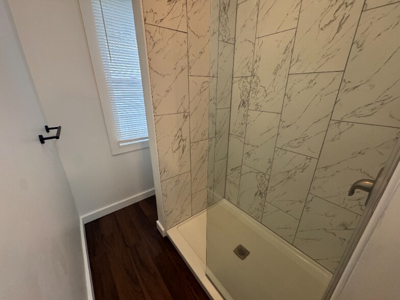 Building Photo - 577 6th Ave