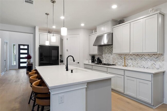 Building Photo - 682 Two Creeks Ln