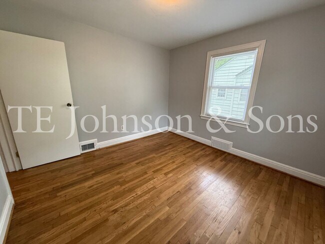 Building Photo - Charming Renovated 3BR Home