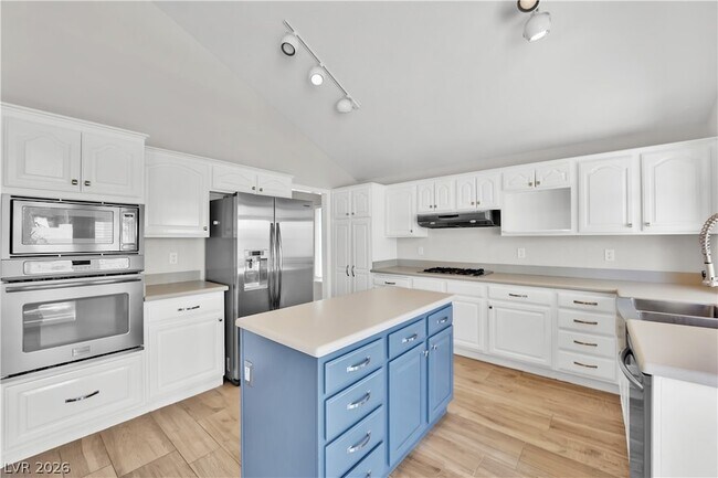 Building Photo - 8112 Tropic Isle Cir
