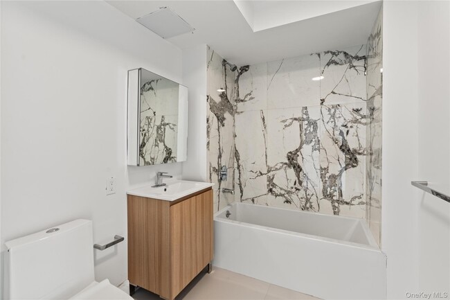 Building Photo - 10 Lyon Pl