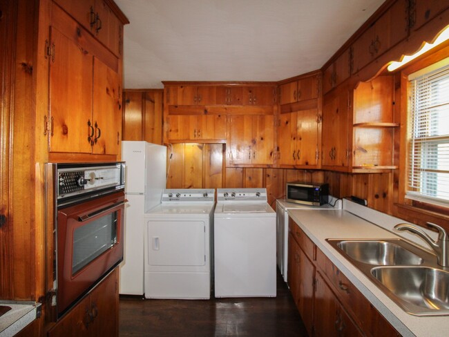 Building Photo - Nice Home close to Ardmore!