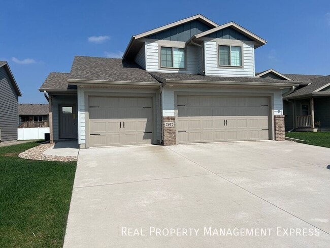 Primary Photo - 3 Bedroom 2.5 Bathroom Townhome