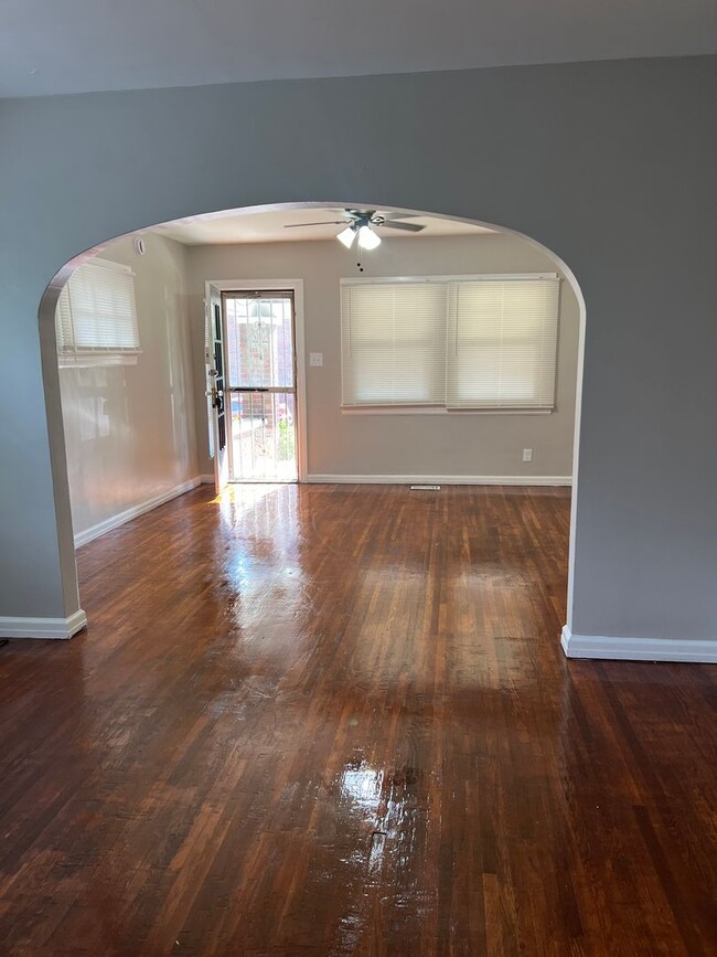 Building Photo - 45 S Linwood Ave