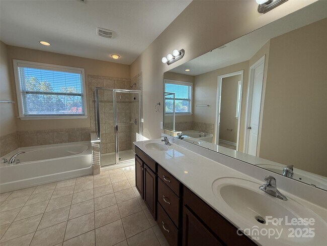 Building Photo - 109 Community Park Ln