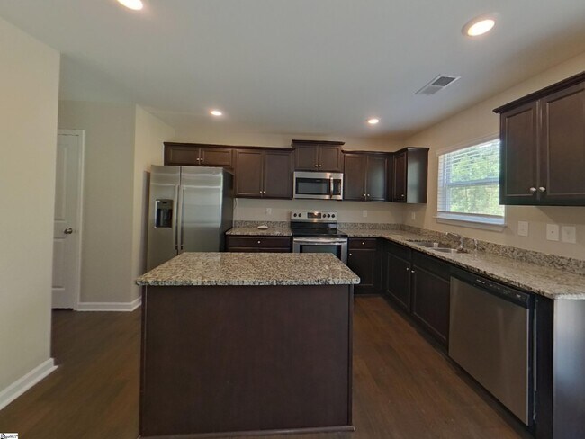 Building Photo - 260 Miller Dr