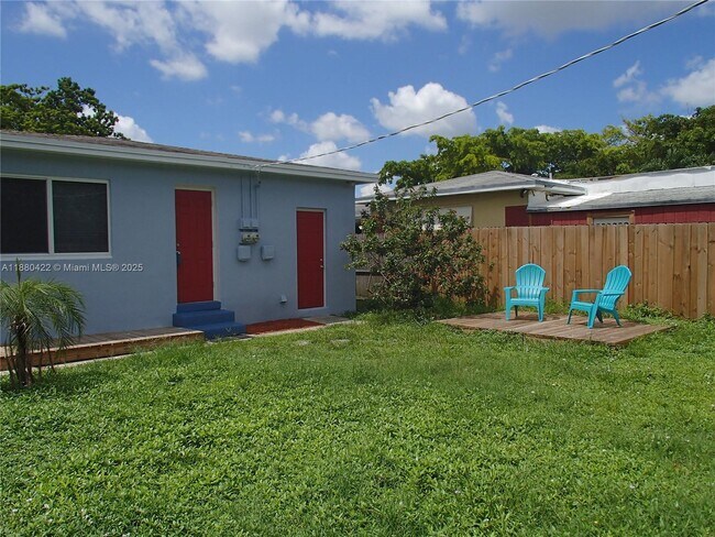 Building Photo - 1949 Funston St