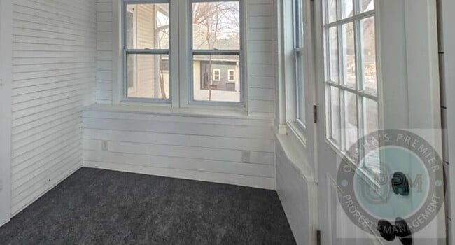 Building Photo - A "Must See" 2bd/1ba Beautiful home!