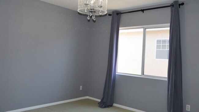 Building Photo - 3 bedrooms 2.5 baths  house in Eastlake- Chula Vista