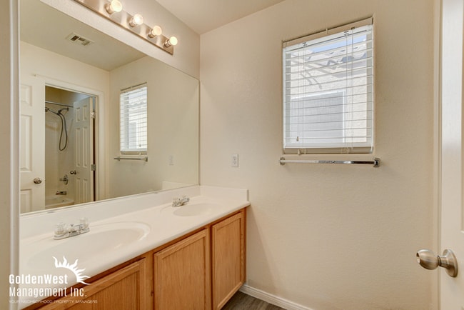 Building Photo - Charming 4Bdm 3Ba Home with Modern Features located in SW Las Vegas