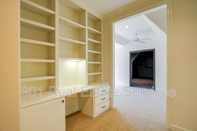 Building Photo - 3549 Lily Ln