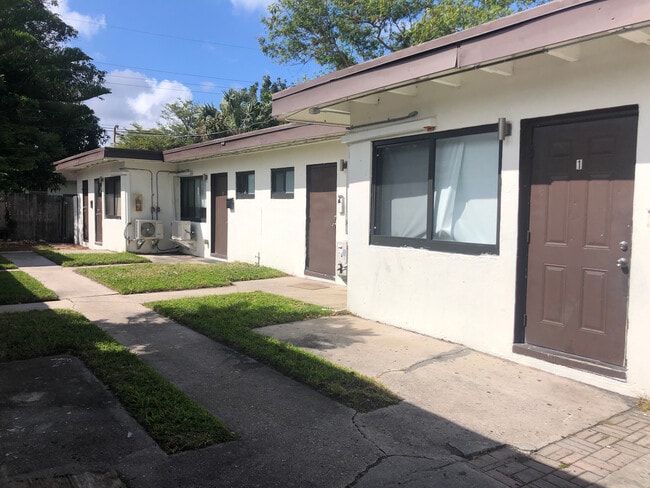 Building Photo - 841 NW 5th Ave