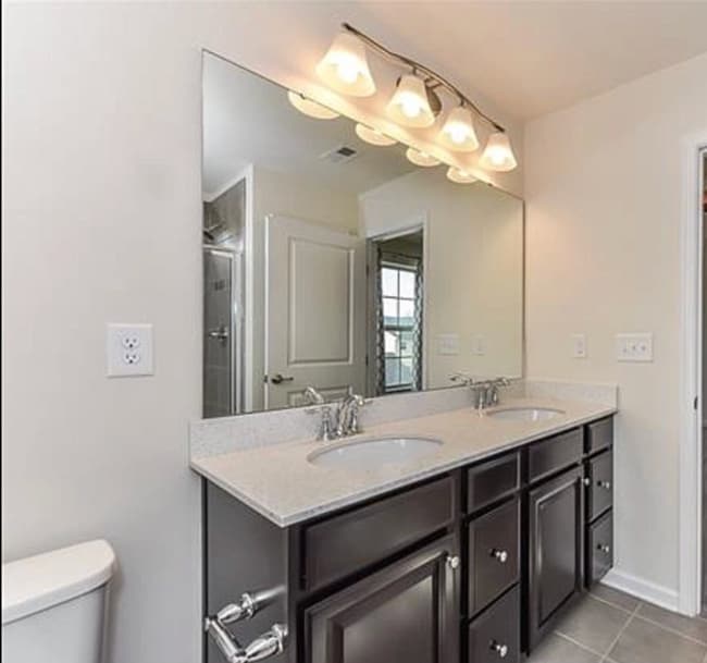 Building Photo - Beautiful 4BR Home w/ Garage Parking in Charlotte!