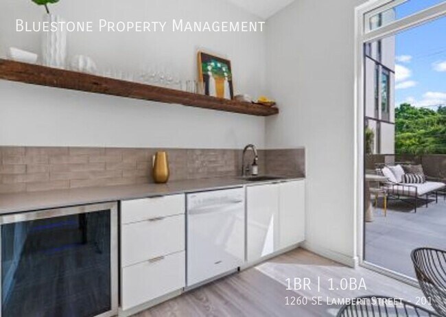 Building Photo - 1260 SE Lambert St