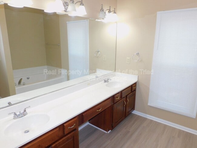 Building Photo - 7185 Avenbury Cir
